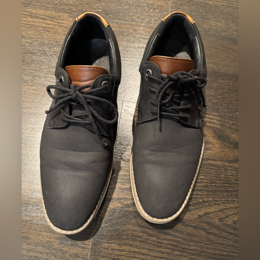 Men’s dress shoes size 8.5